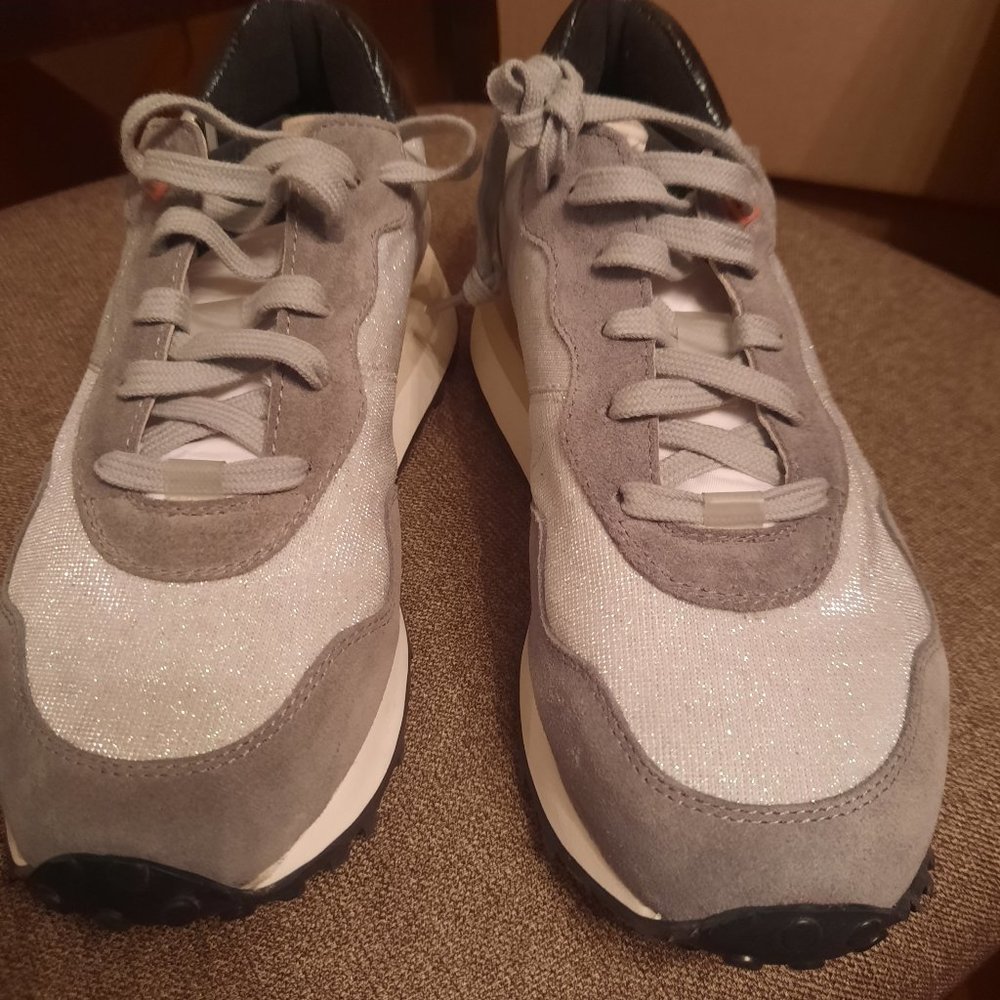 P448 Cancun Silver Glitter Sneaker size 38 EU , 8 US